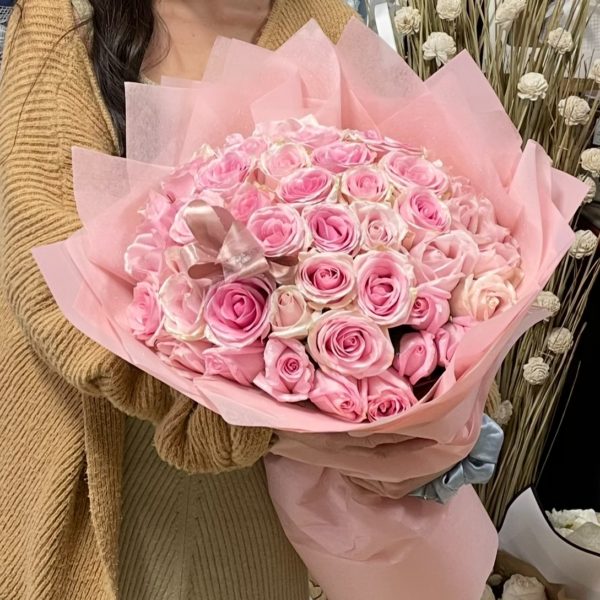 Queen Of Roses Bouquet - Image 4